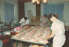1990-06-30 Hochbetrieb in der Küche