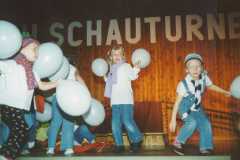 2001-12-08 Julschauturnen