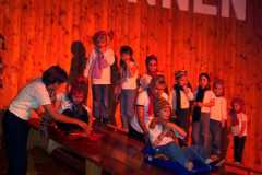 2001-12-08 Julschauturnen
