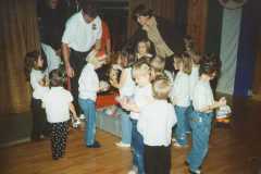 2001-12-08 Julschauturnen