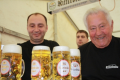 2009-09-11 Das bewährte Ausschankteam - Lois und Hans