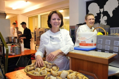 2009-10-10 Haubenköchin Elisabeth Grabmer wacht persönlich in der Küche