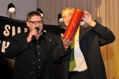 2009-10-10 Der Mitstreiter Karl bekommt was gutes zu Trinken