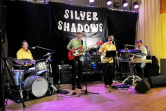 2009-10-10 Die Silver Shadows spielen dann zum Tanz auf