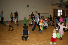 2010-02-06 Luftballone zertreten