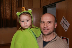 2010-02-06 Schio mit seinem kleinen Laubfrosch