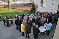 2010-04-24 18:30 Es staut bis vor die Türe