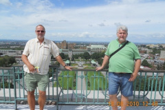 2010-08-17 Blick vom  2. größten kath. Dom der Welt
