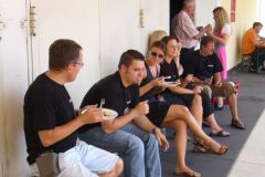 2010-08-21 Inzwischen verköstigt uns Würzl Poldi