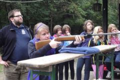 2010-09-01 Franziska beim Schießen