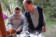 2010-09-01 Doris und Siegi beim Kochen