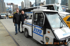 2010-11-04 Das kleinste Polizeiauto New Yorks   ein Einsitzer