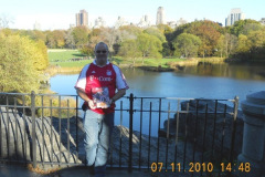 2010-11-04 FCB Magazin im Central Park nach dem Marathon