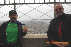2010-11-04 Der Obmann ist stolz auf Otto auf dem Empire State Building