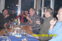 2010-11-29 Prost auf die perfekte Gemeinschaft der Montagriege