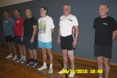 2010-12-04 Eine wichtige und Gewichtige Gruppe die Männer der Montagriege