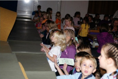 2010-12-04 Riesenandrang vor der Bühne