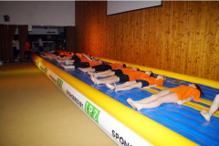 2010-12-04 Jetzt ist die Luft aus der Airtrackbahn heraussen