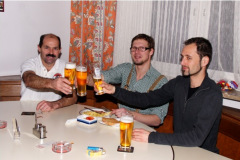 2010-12-04 Nach getaner Arbeit schmeckt das Ritterbräu