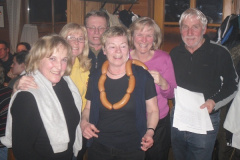 2011-02-03 und überreicht der Kallhamer Damenriege 2 diesen zum guten 12. Rang