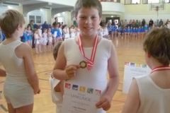 2011-04-02 Medaille und Urkunde für Lukas