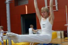 2011-04-09 René mit perfekter Haltung am Hochreck