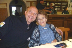 2011-06-18 Bei ihren Buam fühlt sich Hedi gleich wieder jünger