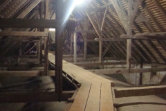 2011-09-08 Dachstuhl über dem Kirchenschiff