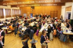2012-02-04 Der Saal ist gerammelt voll
