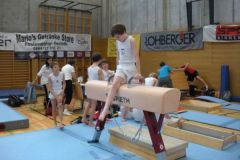 2012-04-21 Sebastian am Pferd