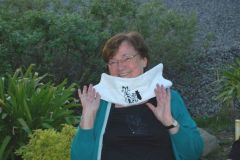 2012-04-28 Unsere Vereinskassiererin Pauline mit Spezialschweisstuch
