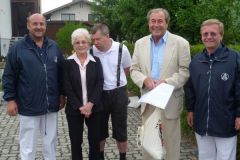 2012-05-28 SZ-Leiter und Obmann-Stv. gratulieren zum 70er