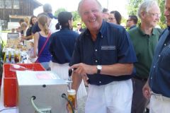 2012-06-17 Gerhard freut sich über frisches Fassbier