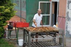 2013-07-09 Dienstag - Otto grillt beim gemeinsamen Grillfest