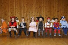 2014-02-01 Die Kleinen beim Sesselspiel