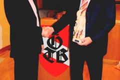 2014-03-21 Der Hl. Florian als Geschenk für 20-jährige Obmannschaft von der Gemeinde