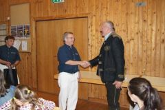 2014-05-17 Obmann-Stv. Johann Leeb gratuliert dem Geburtstagskind