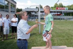 2014-06-14 Überreicht werden diese von Obmann-Stv. Johann Leeb