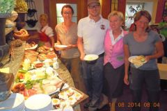 2014-08-12 Wir werden zum Frühstücksbuffet eingeladen!