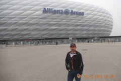 2015-10-10 Otto vor der Allianz Arena