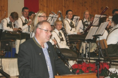 2015-11-28 Obmann bedankt sich für 25 Jahre Wunschkonzert im Turnerheim