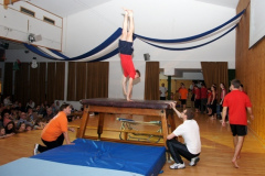 2015-12-05 Sprünge über den Tisch