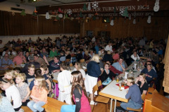 2015-12-05 Das Turnerheim ist bis auf den letzten Platz gefüllt