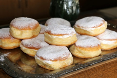 2016-02-06 Lugers Krapfen warten schon