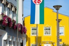 2016-09-23 Unsere Fahne wird beim Rathaus gehisst