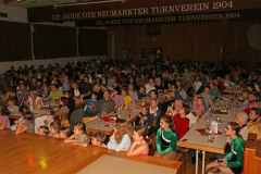 2016-12-03 Der Saal ist bis auf den letzten Platz gefüllt