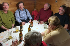 2017-01-08 Geschafft aufwärmen in der Hütte