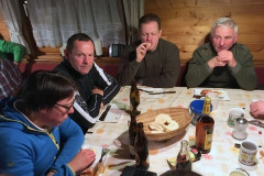 2017-01-08 Aufwärmen in der Hütte
