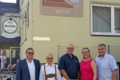 2017-07-07 Bürgermeister und Obmänner vor dem Turnerheim