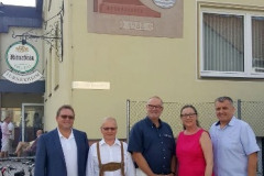 2017-07-07 Bürgermeister und Obmänner vor dem Turnerheim